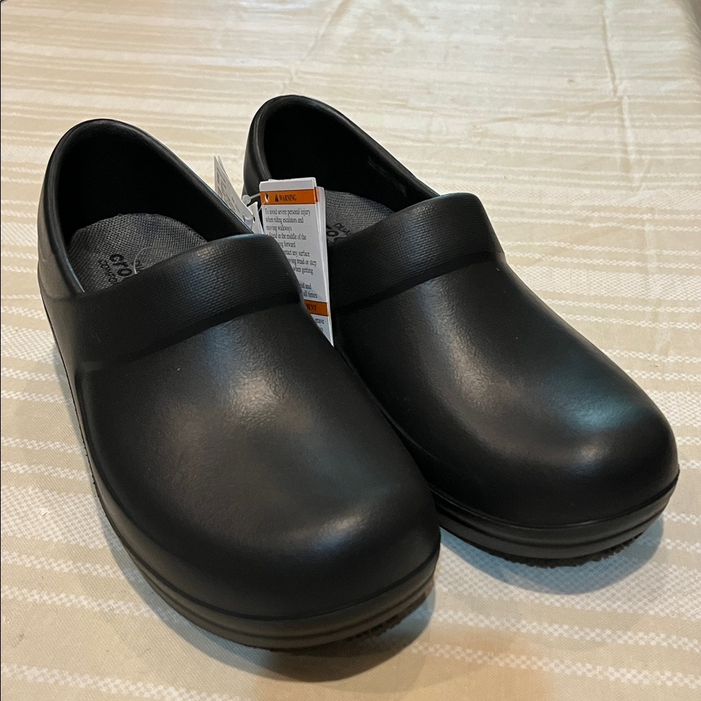 NWT Crocs Neria Pro Dual Comfort Clog size 4 women